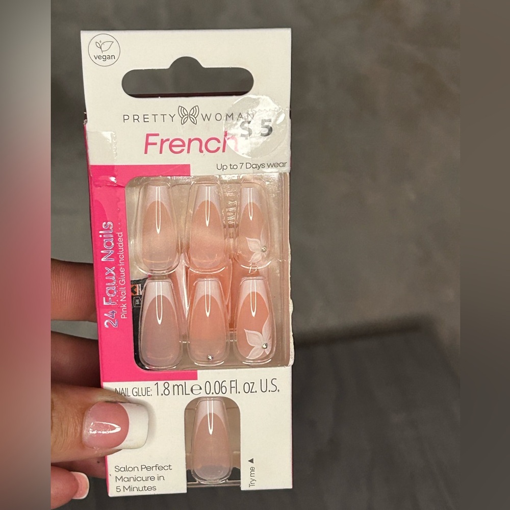 Pretty Woman French Faux Nails